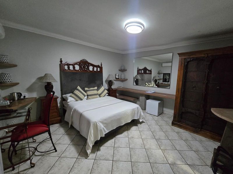 Luxury Fully Serviced Extended-Stay Studio Apartment - Photo 8