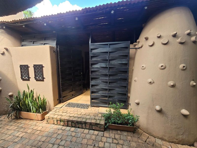 Luxury Fully Serviced Extended-Stay Studio Apartment - Photo 2