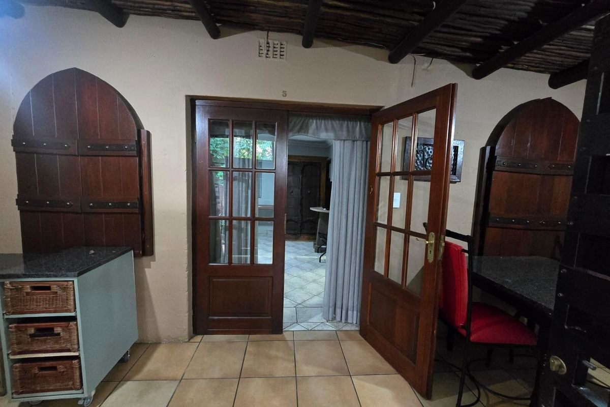 Luxury Fully Serviced Extended-Stay Studio Apartment - Photo 3