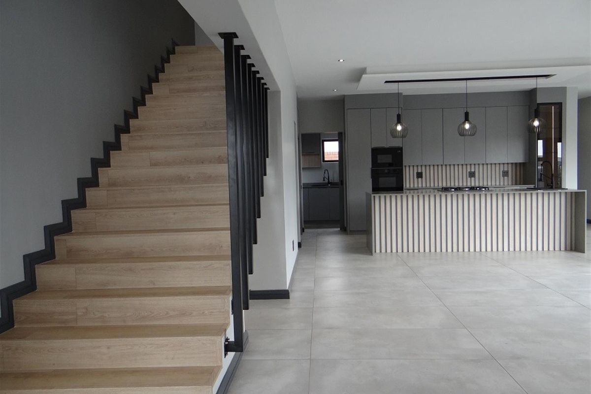 4 Bedroom House For Sale in Fountainbrook Estate, Midstream Estate, Centurion - Photo 2