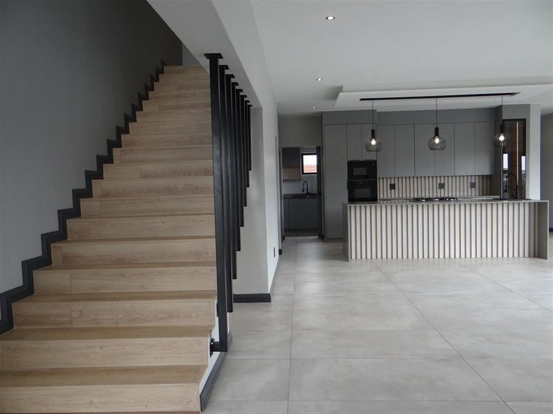 4 Bedroom House For Sale in Fountainbrook Estate, Midstream Estate, Centurion - Photo 2