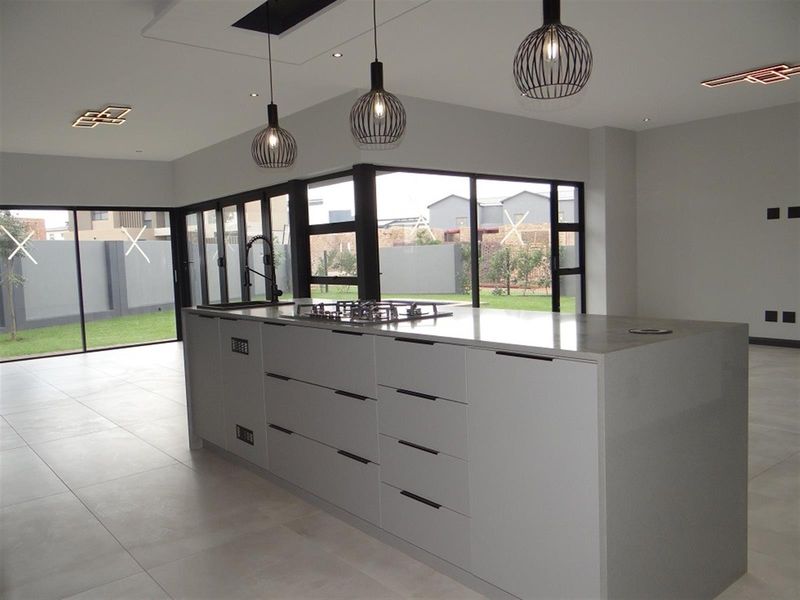4 Bedroom House For Sale in Fountainbrook Estate, Midstream Estate, Centurion - Photo 8