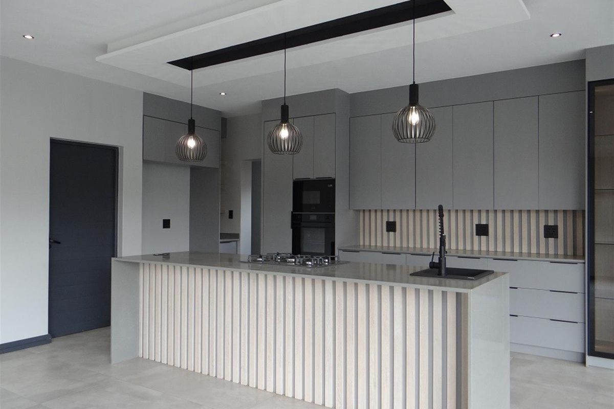 4 Bedroom House For Sale in Fountainbrook Estate, Midstream Estate, Centurion - Photo 4