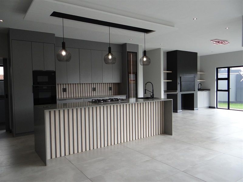 4 Bedroom House For Sale in Fountainbrook Estate, Midstream Estate, Centurion - Photo 3