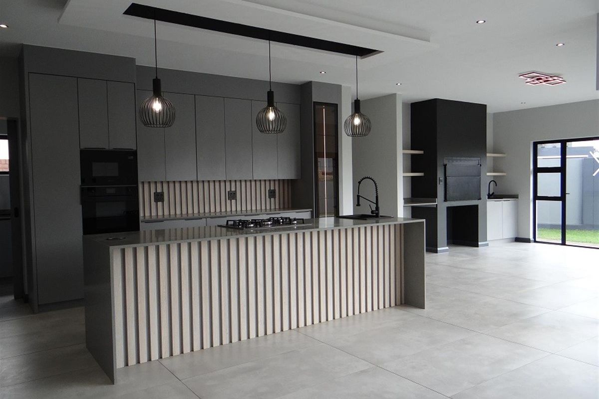 4 Bedroom House For Sale in Fountainbrook Estate, Midstream Estate, Centurion - Photo 3