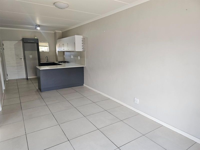 Vacant and ready - Modern 2bed Apartment in Burgundy Estate - Photo 8