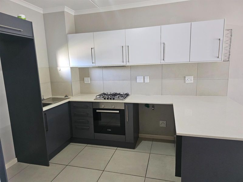 Vacant and ready - Modern 2bed Apartment in Burgundy Estate - Photo 4