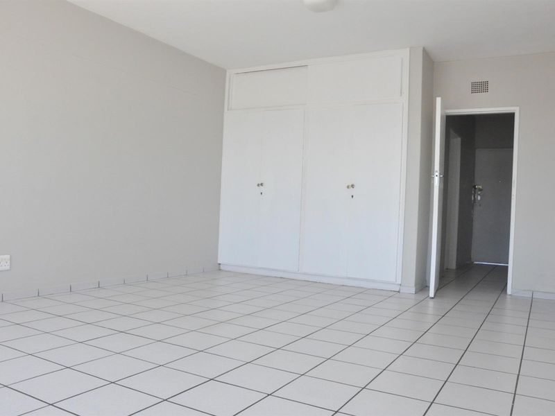 Studio Apartment For Sale in Strand - Photo 10