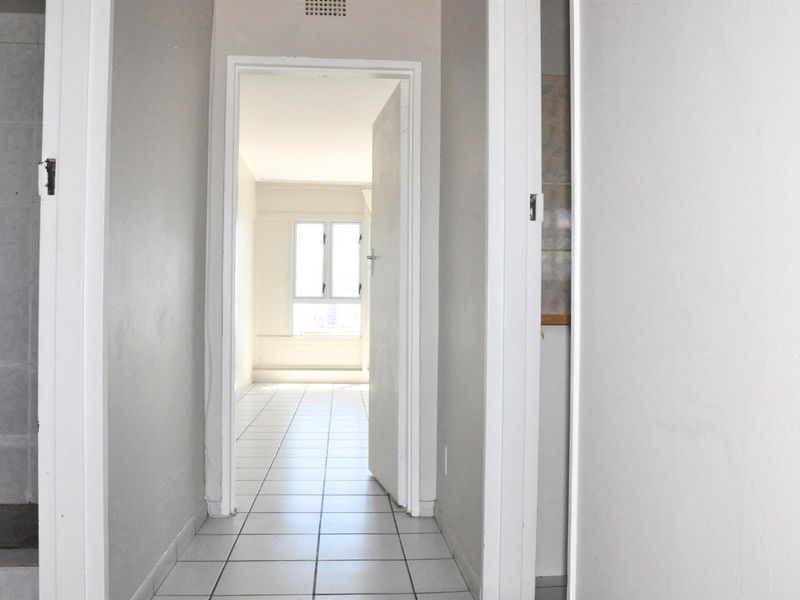 Studio Apartment For Sale in Strand - Photo 9