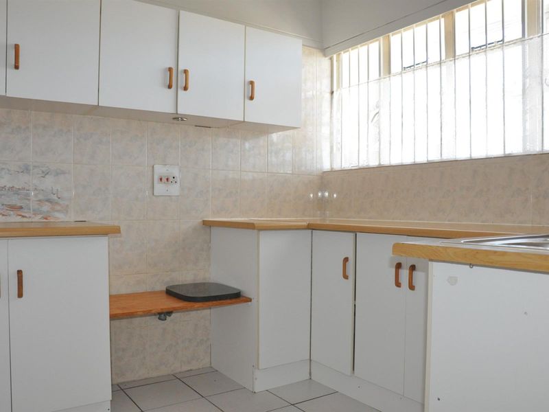 Studio Apartment For Sale in Strand - Photo 8