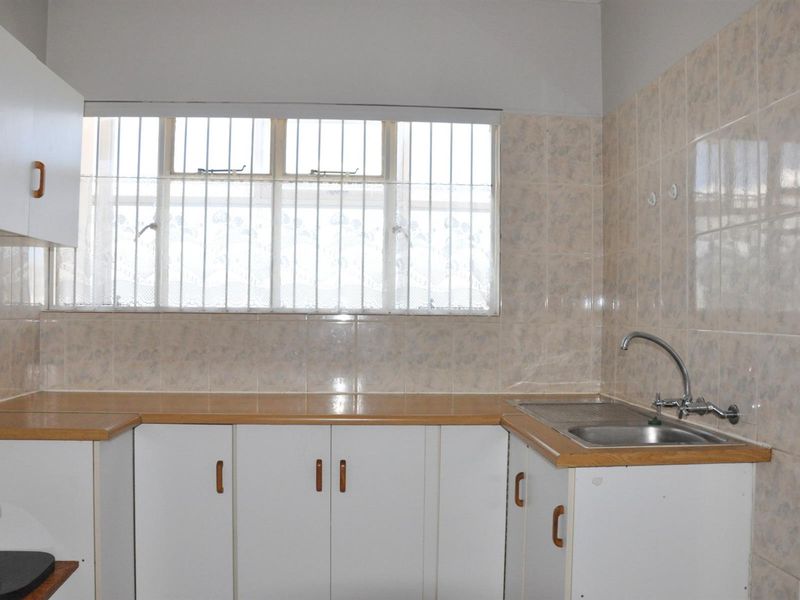 Studio Apartment For Sale in Strand - Photo 6