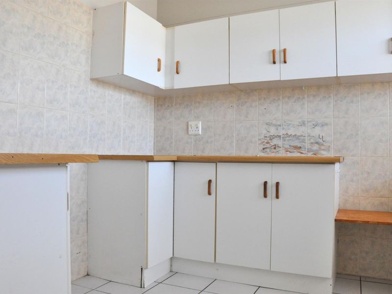 Studio Apartment For Sale in Strand - Photo 5