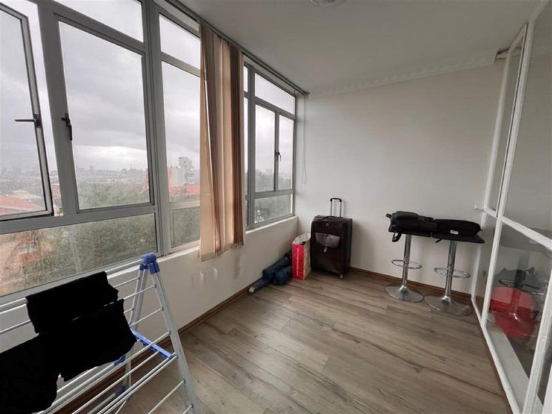 1.5 Bedroom Apartment To Rent in Essenwood, Durban, KwaZulu-Natal - Photo 4