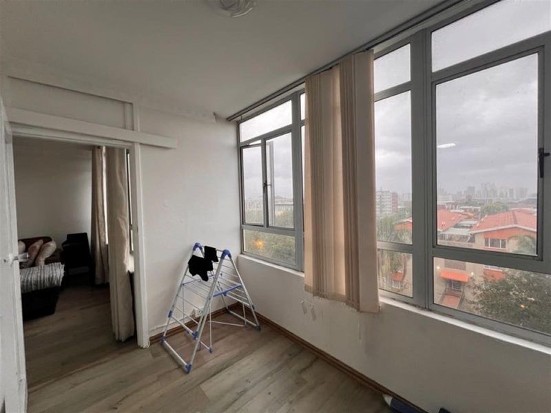 1.5 Bedroom Apartment To Rent in Essenwood, Durban, KwaZulu-Natal - Photo 5