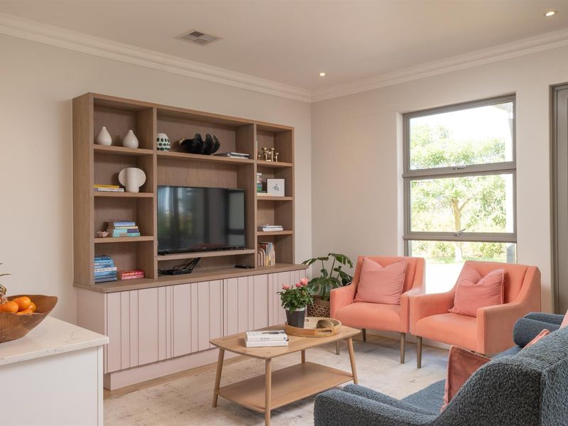 Coastal Elegance Meets Architectural Grace - Photo 9