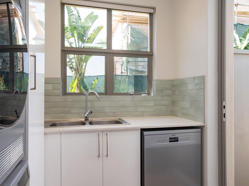 Coastal Elegance Meets Architectural Grace - Photo 6