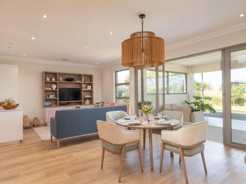 Coastal Elegance Meets Architectural Grace - Photo 7