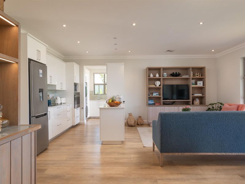 Coastal Elegance Meets Architectural Grace - Photo 4