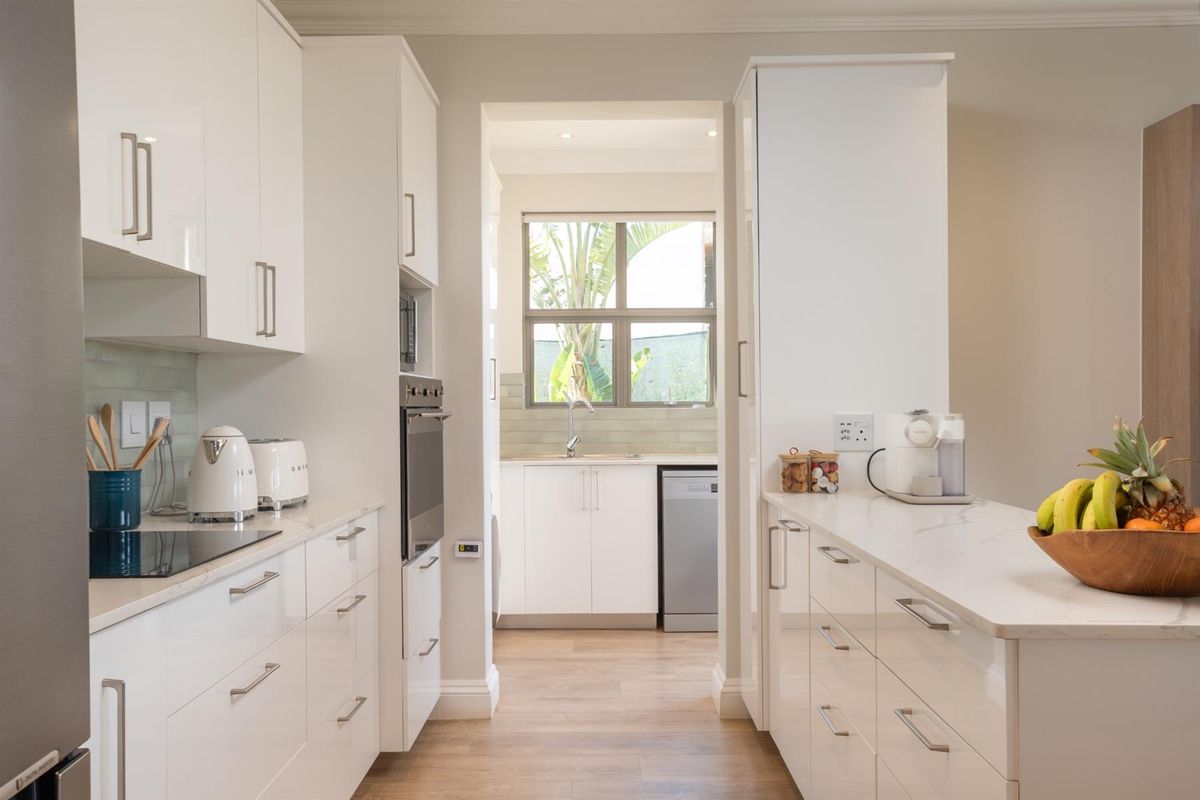 Coastal Elegance Meets Architectural Grace - Photo 5