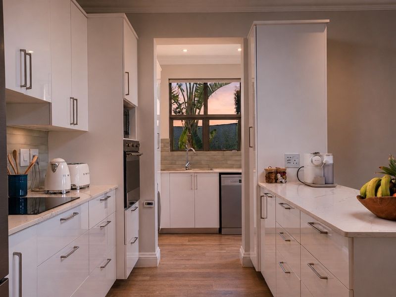 Coastal Elegance Meets Architectural Grace - Photo 10