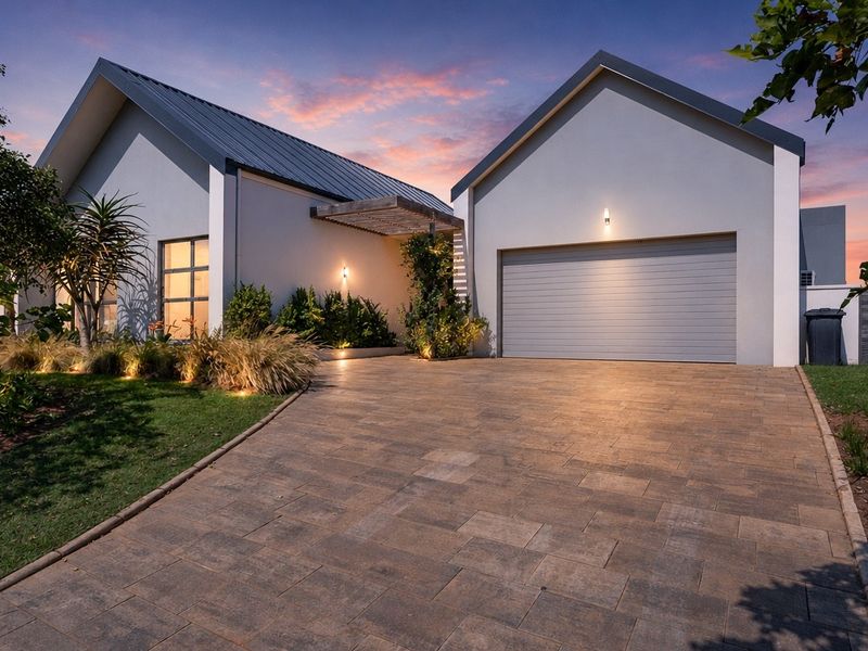 Coastal Elegance Meets Architectural Grace - Photo 2