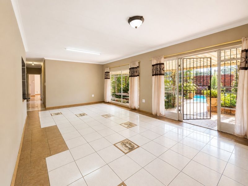 Tropical Family Retreat with Separate Flatlet in the Heart of Ifafi - Photo 6