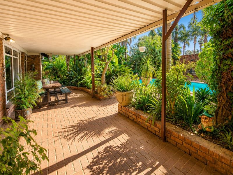 Tropical Family Retreat with Separate Flatlet in the Heart of Ifafi - Photo 4