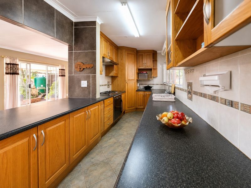 Tropical Family Retreat with Separate Flatlet in the Heart of Ifafi - Photo 10