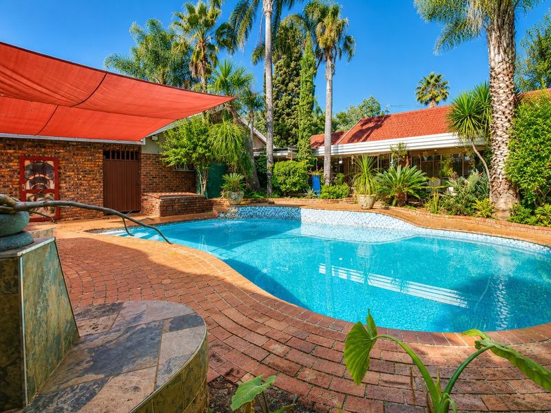 Tropical Family Retreat with Separate Flatlet in the Heart of Ifafi - Photo 3