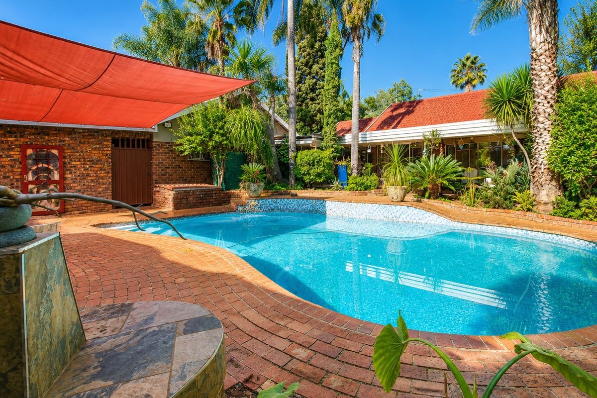 Tropical Family Retreat with Separate Flatlet in the Heart of Ifafi - Photo 3