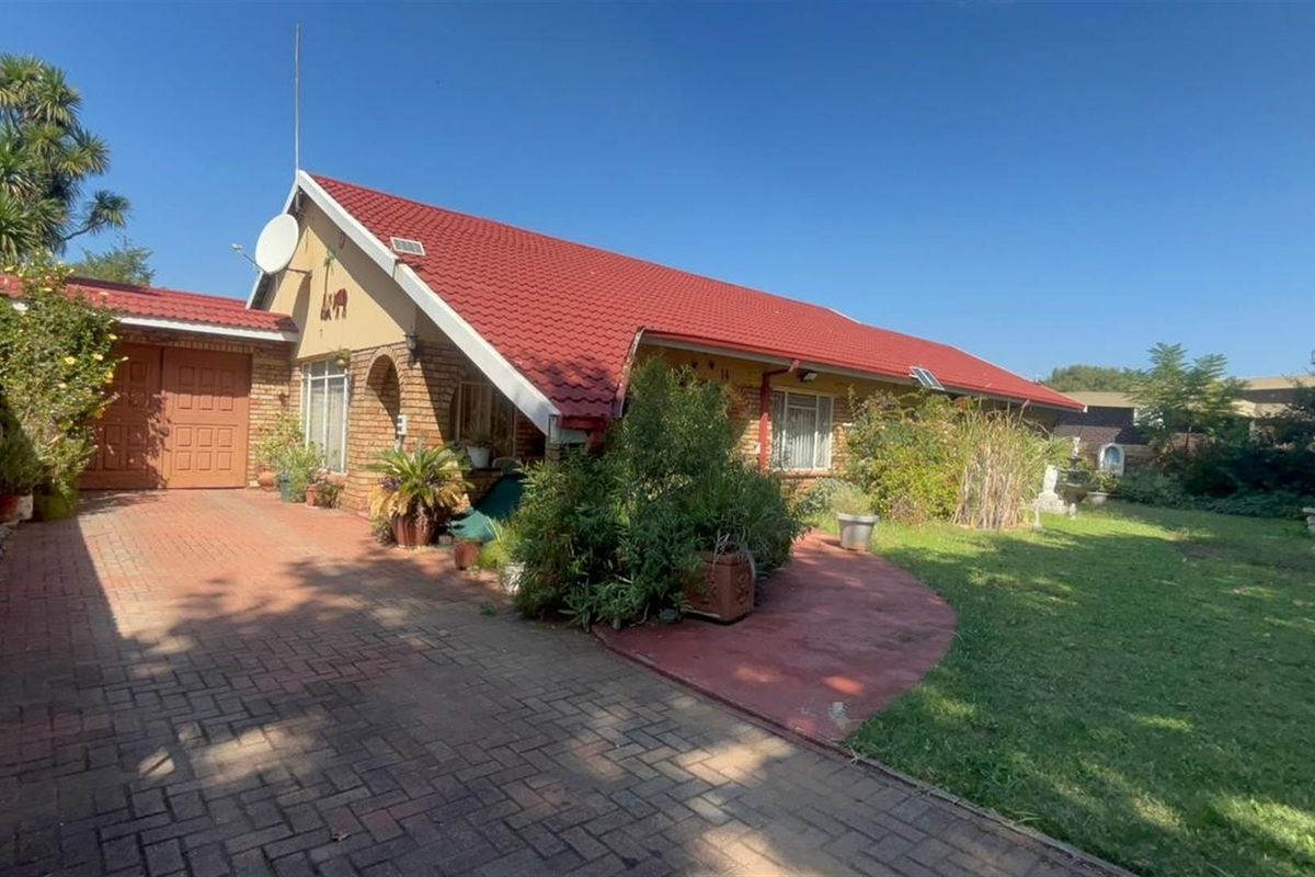 4-Bedroom Home For Sale in Vanderbijlpark SW 2 - Photo 2
