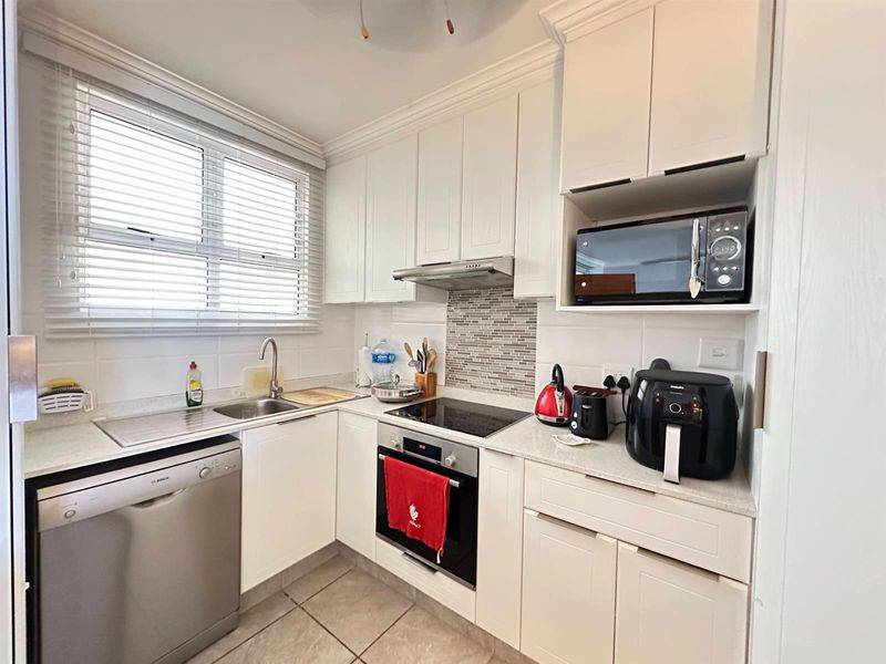 Wake up to ocean views from this modern one bedroom apartment in Glenashley Heights - Photo 8