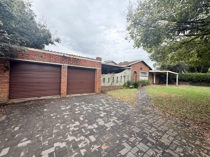 Spacious Family House For Sale in Elarduspark, Pretoria - Photo 3