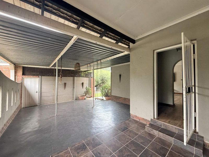 Spacious Family House For Sale in Elarduspark, Pretoria - Photo 6