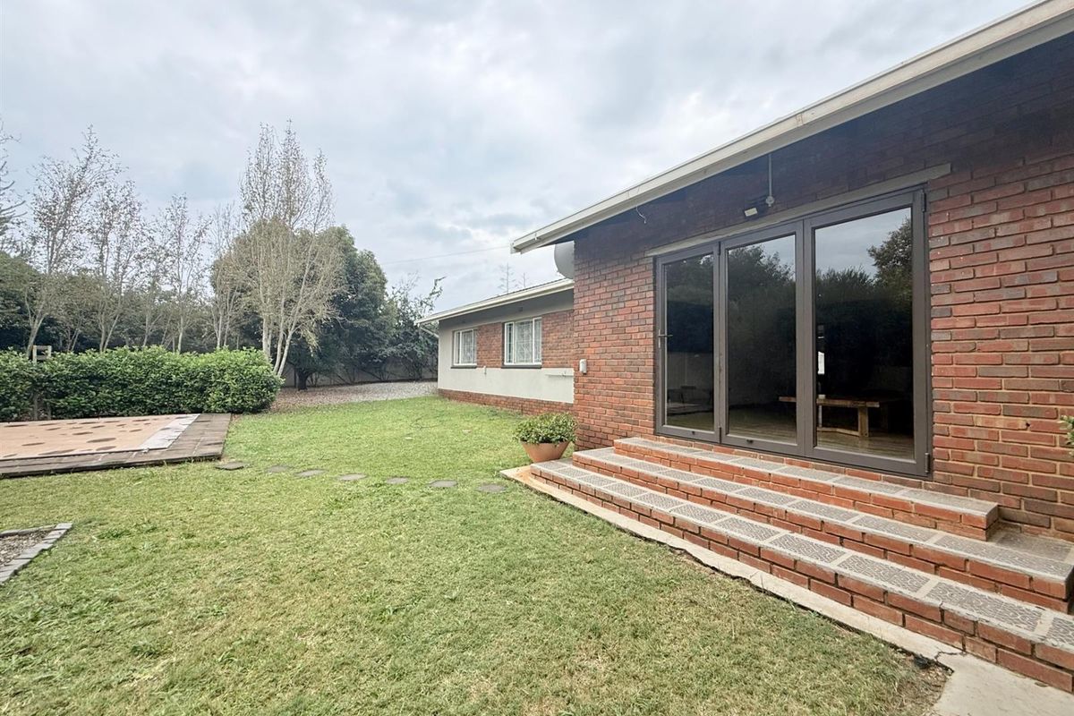 Spacious Family House For Sale in Elarduspark, Pretoria - Photo 2