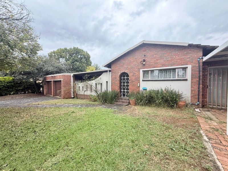 Spacious Family House For Sale in Elarduspark, Pretoria - Photo 4