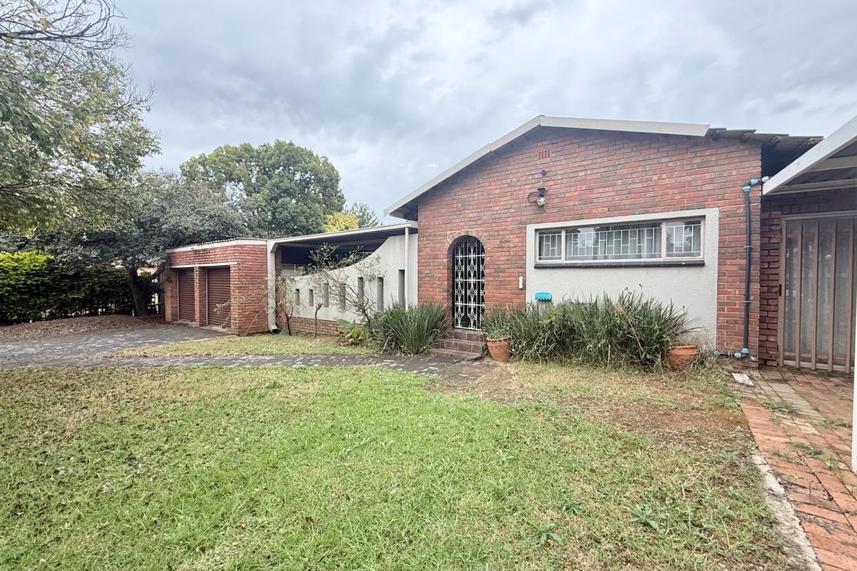 Spacious Family House For Sale in Elarduspark, Pretoria - Photo 4
