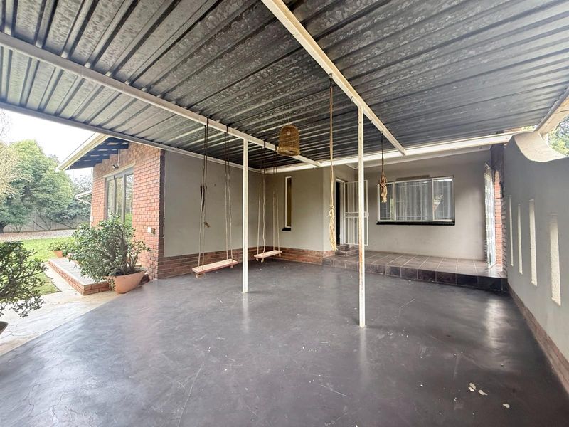 Spacious Family House For Sale in Elarduspark, Pretoria - Photo 5