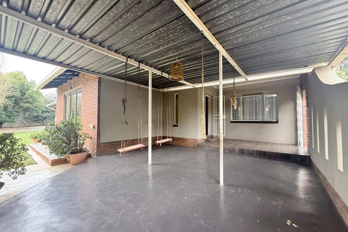 Spacious Family House For Sale in Elarduspark, Pretoria - Photo 5