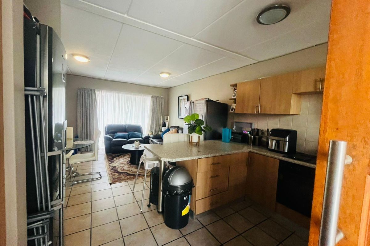 2-Bedroom Unit For Sale in Vanderbijlpark SE4 - Photo 2