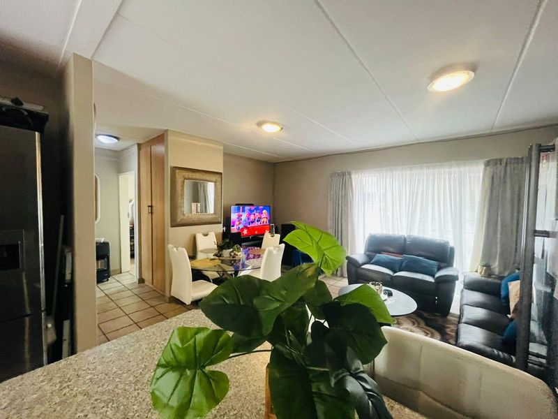 2-Bedroom Unit For Sale in Vanderbijlpark SE4 - Photo 4