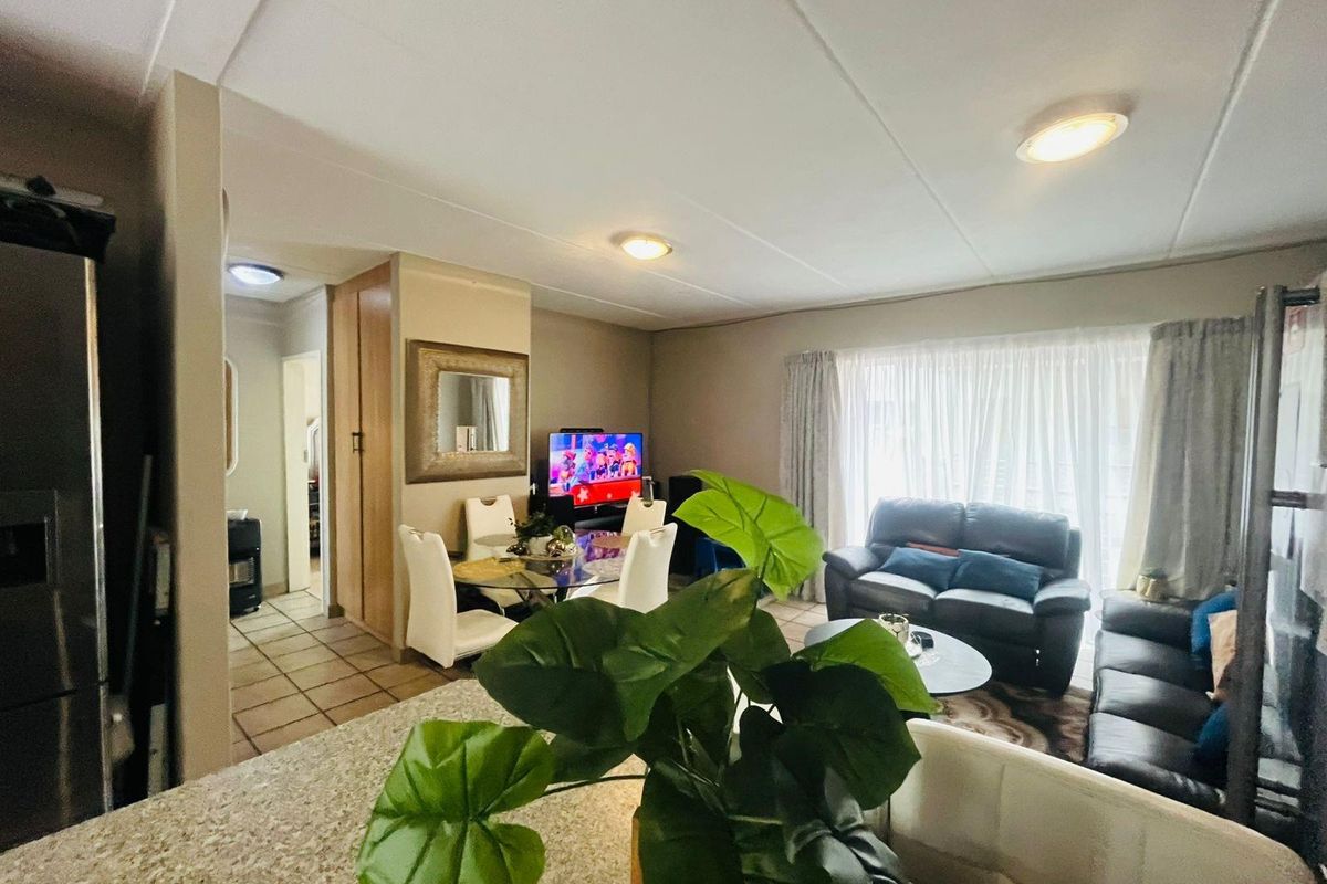 2-Bedroom Unit For Sale in Vanderbijlpark SE4 - Photo 4