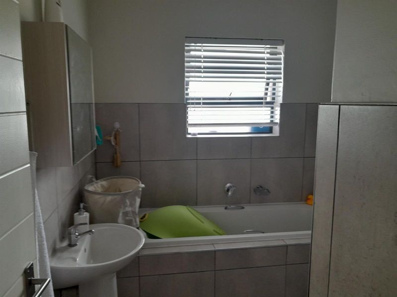 Stunning 2 Bedroom unit in Table view - Photo 6