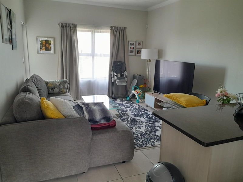 Stunning 2 Bedroom unit in Table view - Photo 2