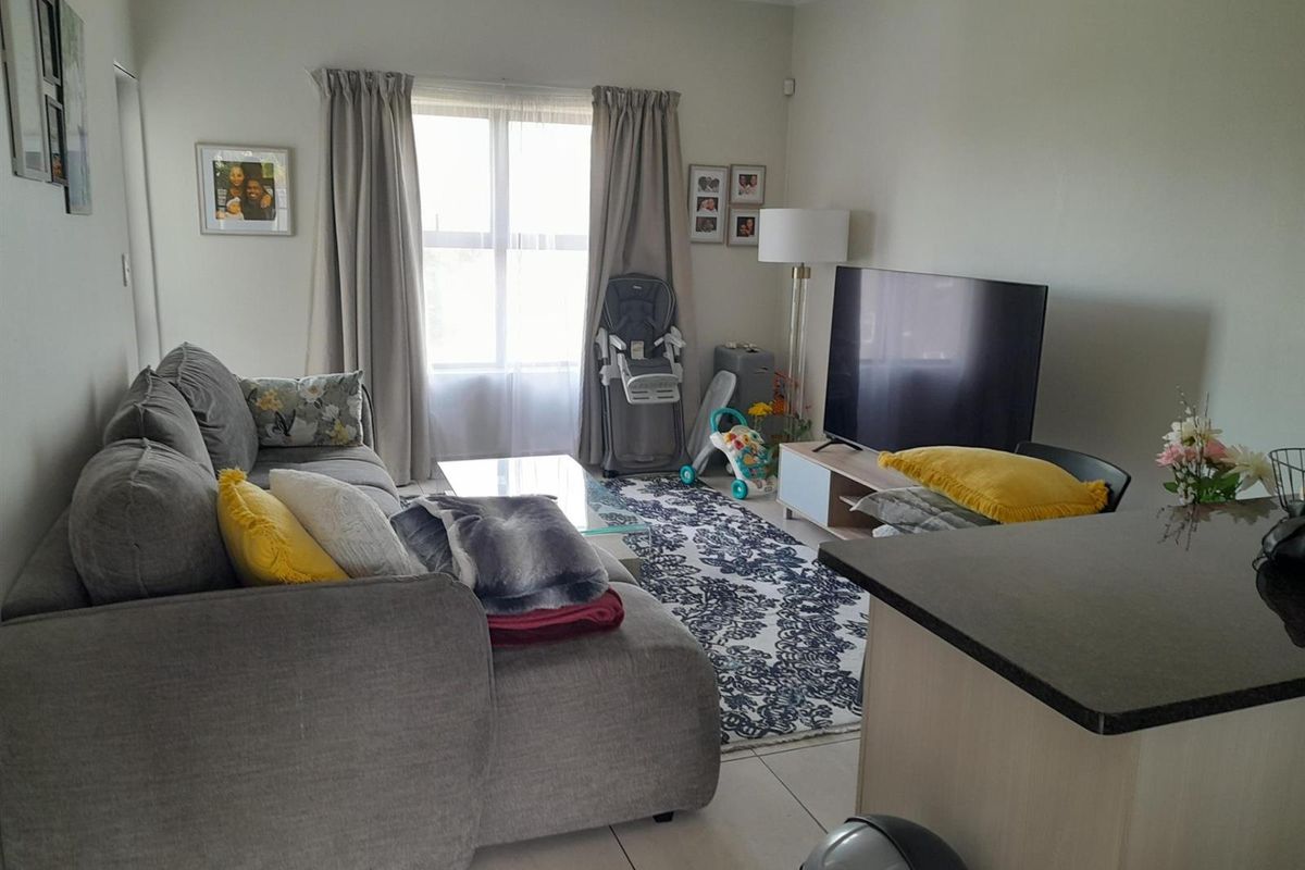 Stunning 2 Bedroom unit in Table view - Photo 2