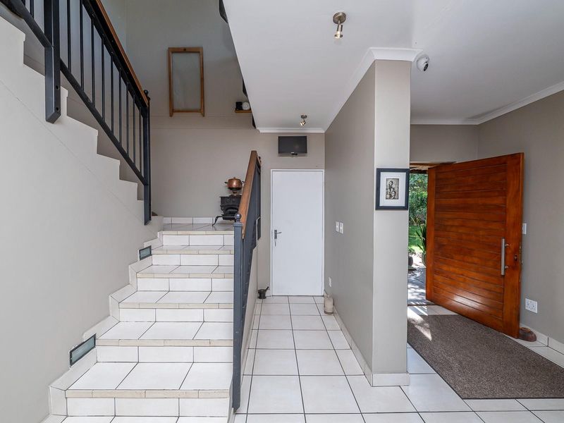 Immaculate, Private Living in Deo Gracia - Exceptional Value | 4 Bed, 2 Bath plus Study - Photo 4