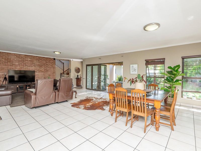 Immaculate, Private Living in Deo Gracia - Exceptional Value | 4 Bed, 2 Bath plus Study - Photo 5