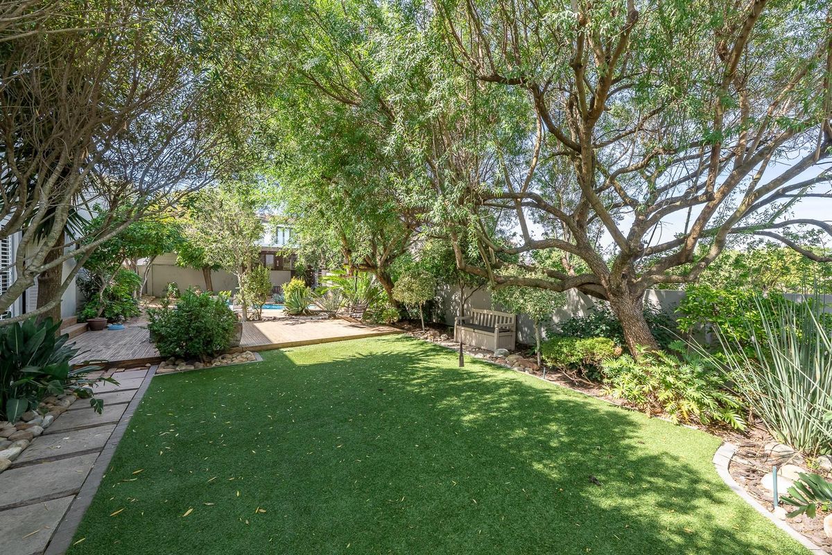 Immaculate, Private Living in Deo Gracia - Exceptional Value | 4 Bed, 2 Bath plus Study - Photo 3