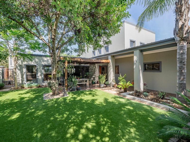 Immaculate, Private Living in Deo Gracia - Exceptional Value | 4 Bed, 2 Bath plus Study - Photo 2