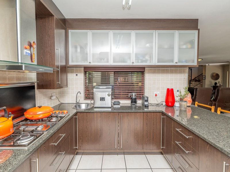 Immaculate, Private Living in Deo Gracia - Exceptional Value | 4 Bed, 2 Bath plus Study - Photo 10